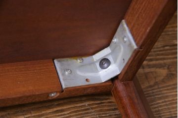 ヴィンテージ家具　北欧ビンテージ　デンマーク　TRIOH社　チーク材　ぬくもり感じる木肌が魅力的なセンターテーブル(ローテーブル)