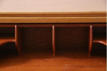 北欧家具　ビンテージ　G-PLAN(ジープラン)　オーク材　ビューローにもなるお洒落なコーナーチェスト(サイドボード)