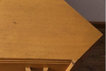 北欧家具　ビンテージ　G-PLAN(ジープラン)　オーク材　ビューローにもなるお洒落なコーナーチェスト(サイドボード)