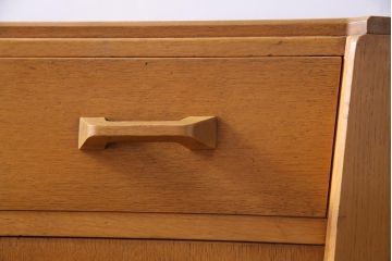 北欧家具　ビンテージ　G-PLAN(ジープラン)　オーク材　ビューローにもなるお洒落なコーナーチェスト(サイドボード)