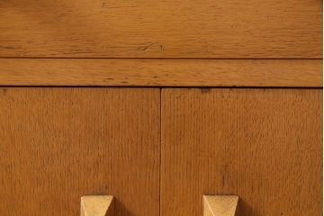 北欧家具　ビンテージ　G-PLAN(ジープラン)　オーク材　ビューローにもなるお洒落なコーナーチェスト(サイドボード)