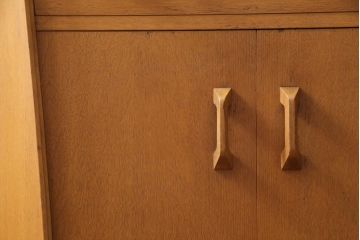 北欧家具　ビンテージ　G-PLAN(ジープラン)　オーク材　ビューローにもなるお洒落なコーナーチェスト(サイドボード)