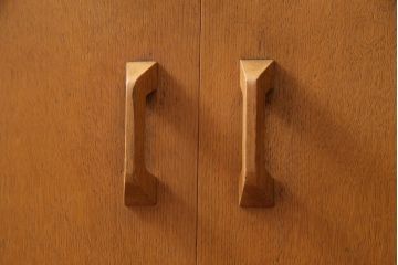 北欧家具　ビンテージ　G-PLAN(ジープラン)　オーク材　ビューローにもなるお洒落なコーナーチェスト(サイドボード)