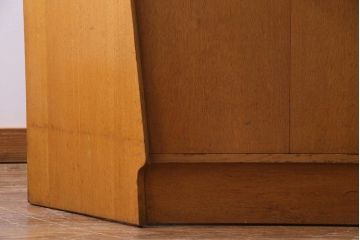 北欧家具　ビンテージ　G-PLAN(ジープラン)　オーク材　ビューローにもなるお洒落なコーナーチェスト(サイドボード)