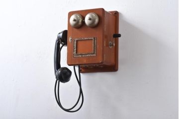 アンティーク雑貨　昭和レトロ　昔懐かしい空間を演出するデルビル磁石式の壁掛け電話機(ディスプレイ)