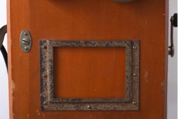 アンティーク雑貨　昭和レトロ　昔懐かしい空間を演出するデルビル磁石式の壁掛け電話機(ディスプレイ)