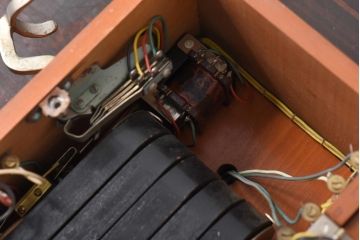 アンティーク雑貨　昭和レトロ　昔懐かしい空間を演出するデルビル磁石式の壁掛け電話機(ディスプレイ)