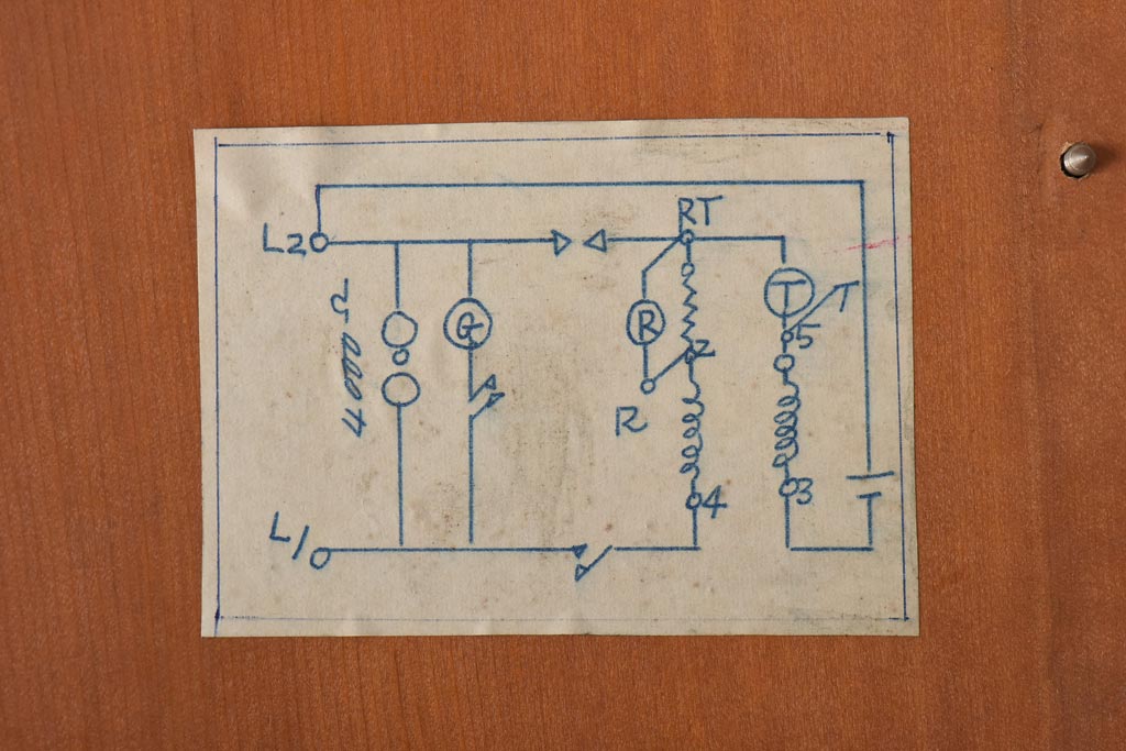 アンティーク雑貨　昭和レトロ　昔懐かしい空間を演出するデルビル磁石式の壁掛け電話機(ディスプレイ)