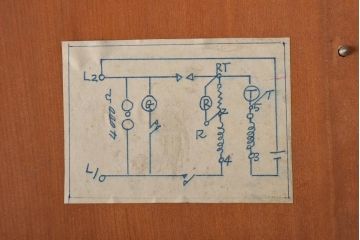 アンティーク雑貨　昭和レトロ　昔懐かしい空間を演出するデルビル磁石式の壁掛け電話機(ディスプレイ)