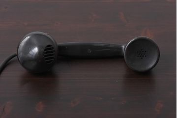 アンティーク雑貨　昭和レトロ　昔懐かしい空間を演出するデルビル磁石式の壁掛け電話機(ディスプレイ)