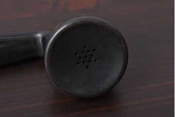 アンティーク雑貨　昭和レトロ　昔懐かしい空間を演出するデルビル磁石式の壁掛け電話機(ディスプレイ)