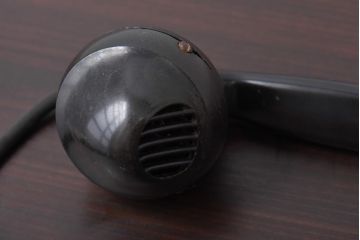 アンティーク雑貨　昭和レトロ　昔懐かしい空間を演出するデルビル磁石式の壁掛け電話機(ディスプレイ)