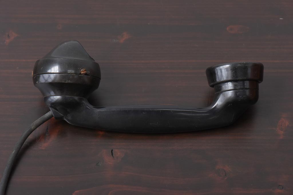 アンティーク雑貨　昭和レトロ　昔懐かしい空間を演出するデルビル磁石式の壁掛け電話機(ディスプレイ)