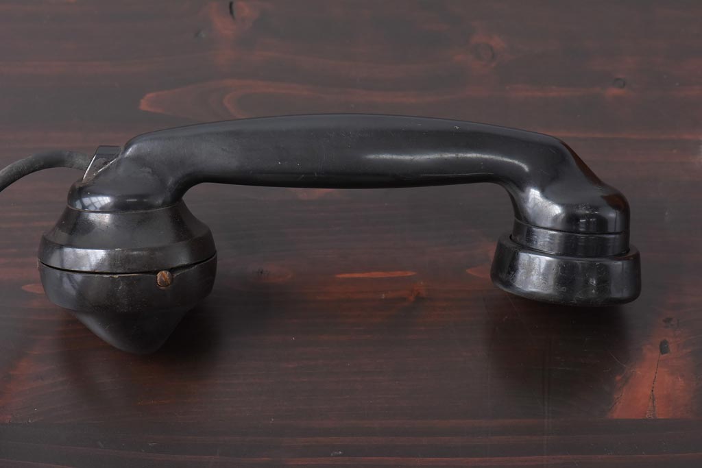 アンティーク雑貨　昭和レトロ　昔懐かしい空間を演出するデルビル磁石式の壁掛け電話機(ディスプレイ)