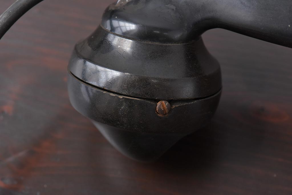 アンティーク雑貨　昭和レトロ　昔懐かしい空間を演出するデルビル磁石式の壁掛け電話機(ディスプレイ)