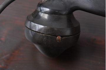 アンティーク雑貨　昭和レトロ　昔懐かしい空間を演出するデルビル磁石式の壁掛け電話機(ディスプレイ)