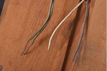 アンティーク雑貨　昭和レトロ　昔懐かしい空間を演出するデルビル磁石式の壁掛け電話機(ディスプレイ)