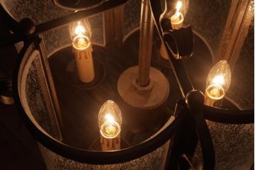 海外製　高級品!　アイアンフレームと気泡ガラスが目を引くビンテージの4灯シャンデリア(吊り下げ照明、天井照明)