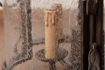 海外製　高級品!　アイアンフレームと気泡ガラスが目を引くビンテージの4灯シャンデリア(吊り下げ照明、天井照明)