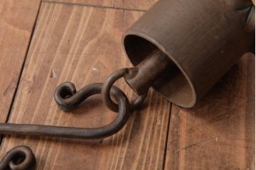 海外製　高級品!　アイアンフレームと気泡ガラスが目を引くビンテージの4灯シャンデリア(吊り下げ照明、天井照明)