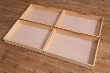 ヴィンテージ家具　ビンテージ　チーク材　直線的な北欧風デザインのリビングボード(サイドボード)