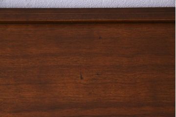 ヴィンテージ家具　ビンテージ　チーク材　直線的な北欧風デザインのリビングボード(サイドボード)