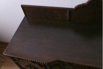 アンティーク家具　イギリスアンティーク　オーク材　上手物　落ち着いた華やかさが気品漂うサイドボード(収納棚、キャビネット)