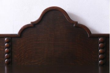 アンティーク家具　イギリスアンティーク　オーク材　上手物　落ち着いた華やかさが気品漂うサイドボード(収納棚、キャビネット)