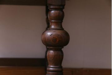 アンティーク家具　イギリスアンティーク　オーク材　上手物　落ち着いた華やかさが気品漂うサイドボード(収納棚、キャビネット)