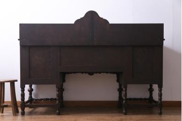 アンティーク家具　イギリスアンティーク　オーク材　上手物　落ち着いた華やかさが気品漂うサイドボード(収納棚、キャビネット)