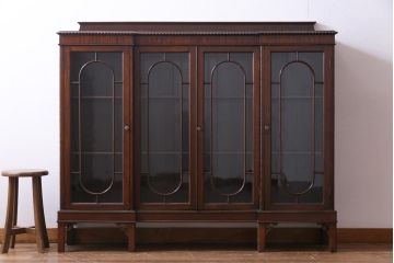 アンティーク家具　イギリスアンティーク　マホガニー材　上品な雰囲気が魅力的なガラス扉のキャビネット(サイドボード、収納棚、飾り棚)
