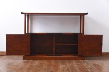 工芸家具　総ケヤキ材　漆塗り　丸に上り藤　手打ち金具が魅力を高める飾り棚(飾棚)(定価約68万円)