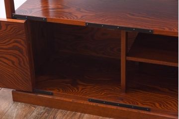 工芸家具　総ケヤキ材　漆塗り　丸に上り藤　手打ち金具が魅力を高める飾り棚(飾棚)(定価約68万円)