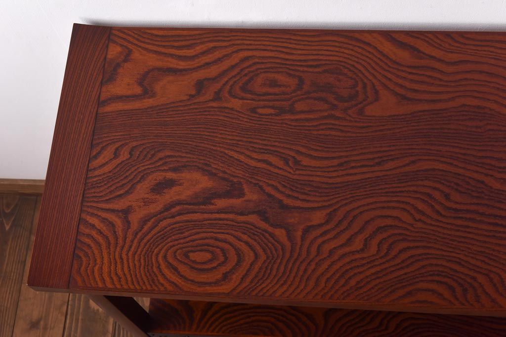 工芸家具　総ケヤキ材　漆塗り　丸に上り藤　手打ち金具が魅力を高める飾り棚(飾棚)(定価約68万円)