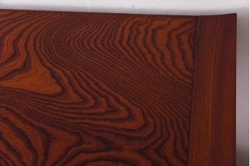 工芸家具　総ケヤキ材　漆塗り　丸に上り藤　手打ち金具が魅力を高める飾り棚(飾棚)(定価約68万円)