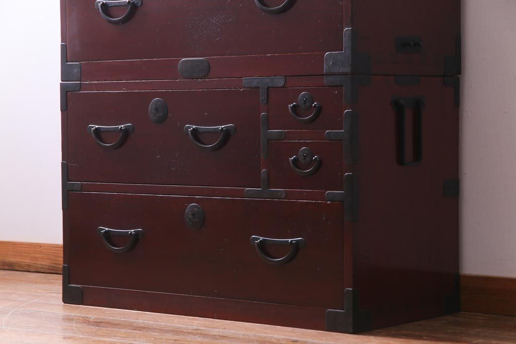 アンティーク家具　和製アンティーク　上手物!　漆　溜塗り　シックな雰囲気が漂う松本衣装箪笥(重ね箪笥、和タンス)