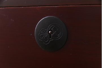 アンティーク家具　和製アンティーク　上手物!　漆　溜塗り　シックな雰囲気が漂う松本衣装箪笥(重ね箪笥、和タンス)