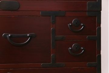 アンティーク家具　和製アンティーク　上手物!　漆　溜塗り　シックな雰囲気が漂う松本衣装箪笥(重ね箪笥、和タンス)