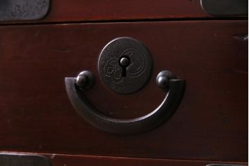 アンティーク家具　和製アンティーク　上手物!　漆　溜塗り　シックな雰囲気が漂う松本衣装箪笥(重ね箪笥、和タンス)