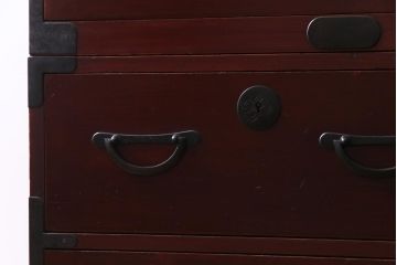 アンティーク家具　和製アンティーク　上手物!　漆　溜塗り　シックな雰囲気が漂う松本衣装箪笥(重ね箪笥、和タンス)