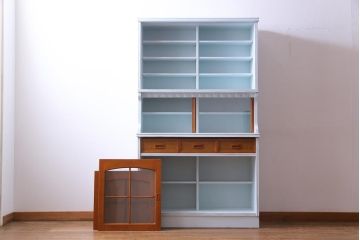 ジャパンビンテージ　ペイント家具　レトロな雰囲気が魅力的なカップボード(食器棚、収納棚)