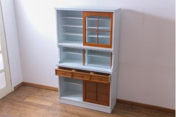 ジャパンビンテージ　ペイント家具　レトロな雰囲気が魅力的なカップボード(食器棚、収納棚)