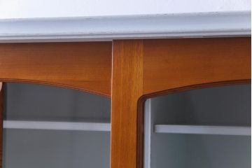 ジャパンビンテージ　ペイント家具　レトロな雰囲気が魅力的なカップボード(食器棚、収納棚)