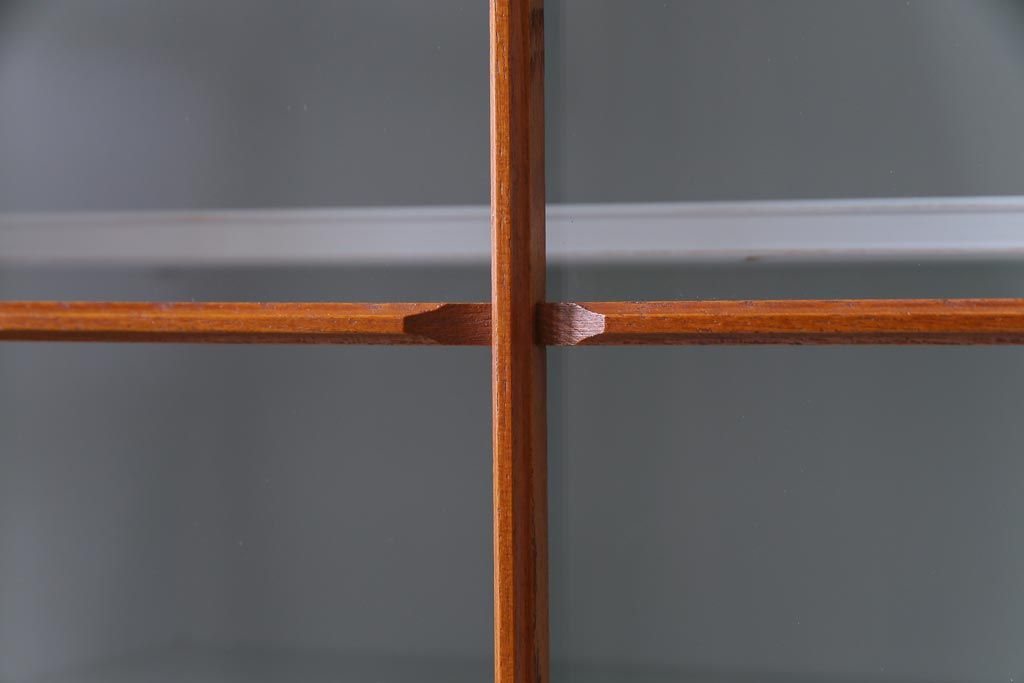 ジャパンビンテージ　ペイント家具　レトロな雰囲気が魅力的なカップボード(食器棚、収納棚)