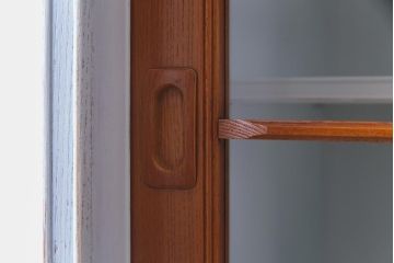 ジャパンビンテージ　ペイント家具　レトロな雰囲気が魅力的なカップボード(食器棚、収納棚)