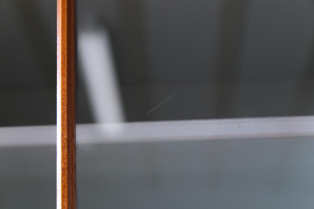 ジャパンビンテージ　ペイント家具　レトロな雰囲気が魅力的なカップボード(食器棚、収納棚)