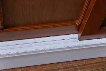 ジャパンビンテージ　ペイント家具　レトロな雰囲気が魅力的なカップボード(食器棚、収納棚)