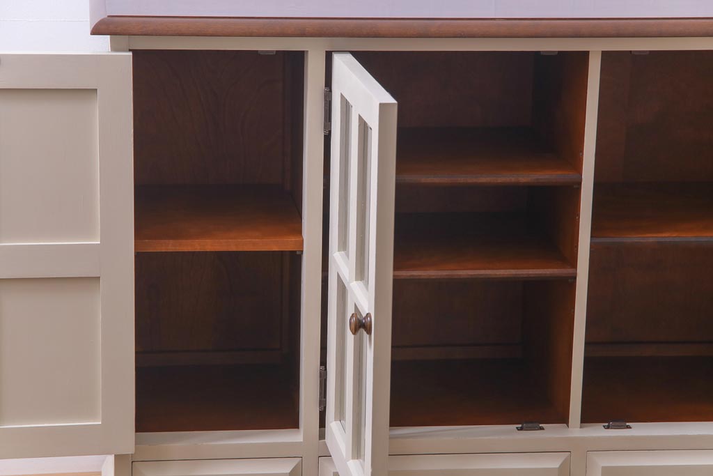 ペイント家具　ビンテージ　#138　淡いカラーが一味違う北海道民芸家具のサイドボード(サイドキャビネット、収納棚)