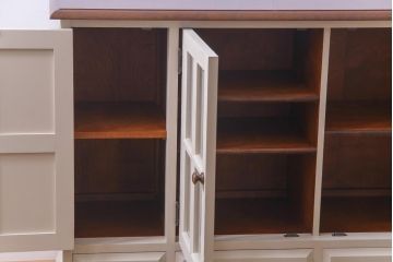 ペイント家具　ビンテージ　#138　淡いカラーが一味違う北海道民芸家具のサイドボード(サイドキャビネット、収納棚)