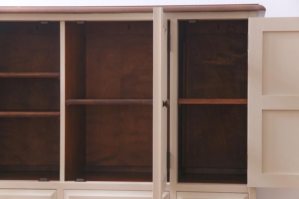 ペイント家具　ビンテージ　#138　淡いカラーが一味違う北海道民芸家具のサイドボード(サイドキャビネット、収納棚)